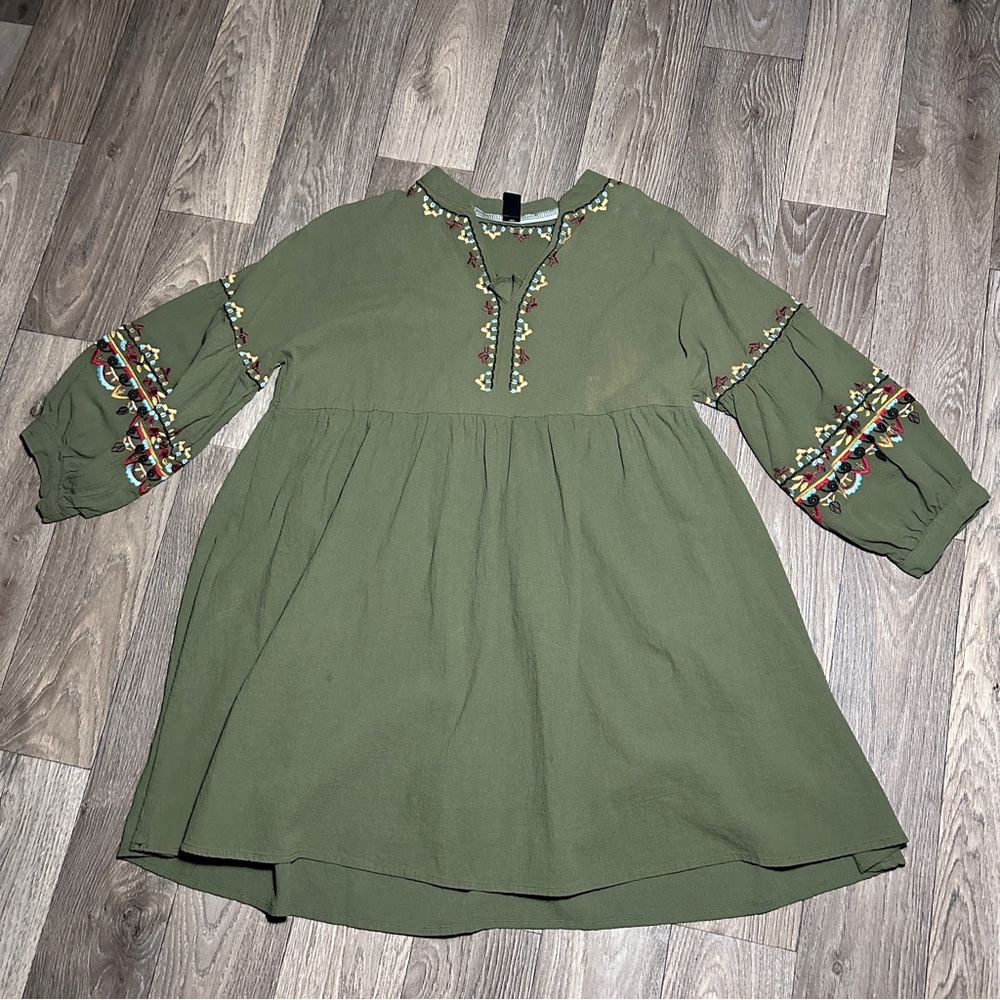 SHEIN Green V-neck Dress with 3/4 Bishop Sleeves